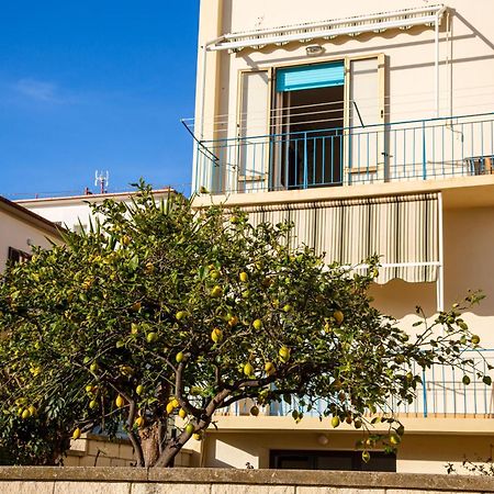 Appartamento Il Limone Zona Centrale Vista Mare سان فينتْشينسو المظهر الخارجي الصورة